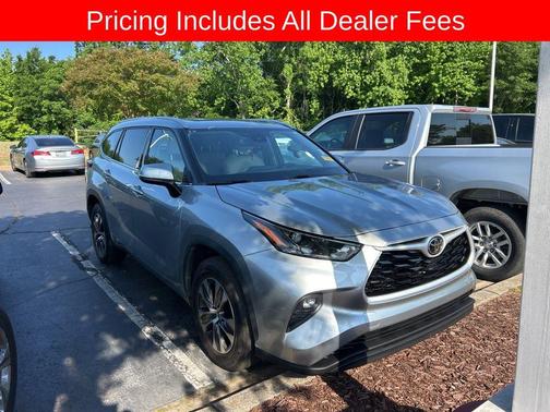 Celestial Silver Metallic 2022 Toyota Highlander XLE