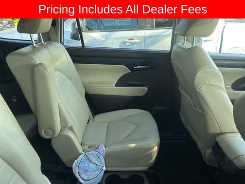 Celestial Silver Metallic 2022 Toyota Highlander XLE