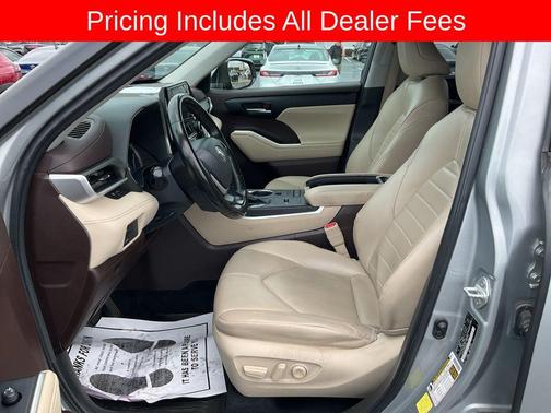 Celestial Silver Metallic 2022 Toyota Highlander XLE