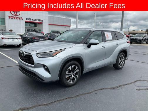 Celestial Silver Metallic 2022 Toyota Highlander XLE