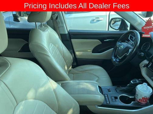 Celestial Silver Metallic 2022 Toyota Highlander XLE