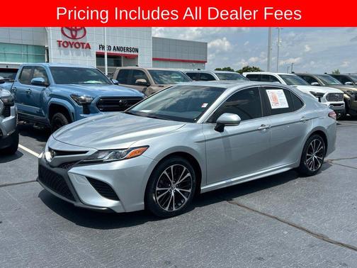 Celestial Silver Metallic 2018 Toyota Camry SE