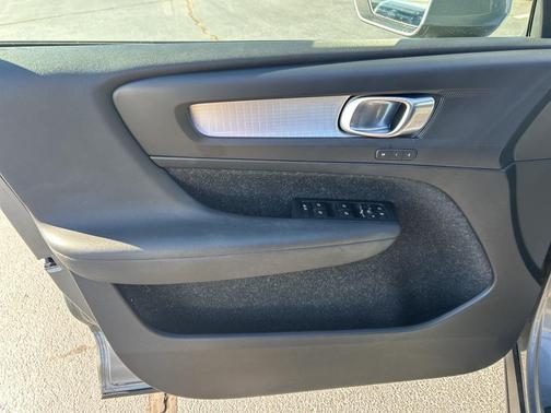 2019 Volvo XC40 T5 Momentum