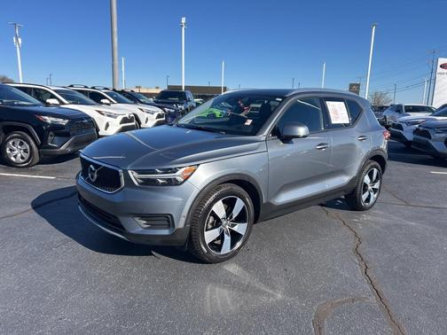2019 Volvo XC40 T5 Momentum