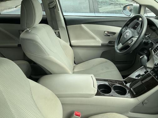 Classic Silver Metallic 2013 Toyota Venza LE