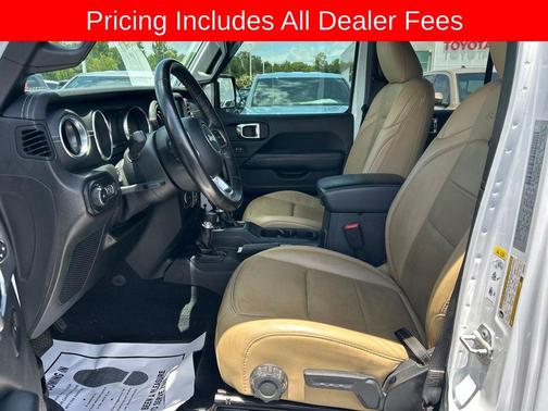 Bright White Clearcoat 2019 Jeep Wrangler Unlimited Sahara