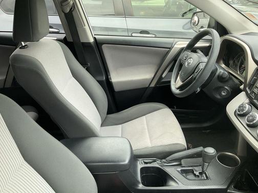 Super White 2014 Toyota RAV4 LE