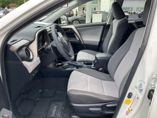 Super White 2014 Toyota RAV4 LE