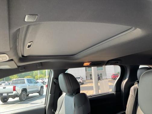 2021 Toyota Sienna XSE 7 Passenger