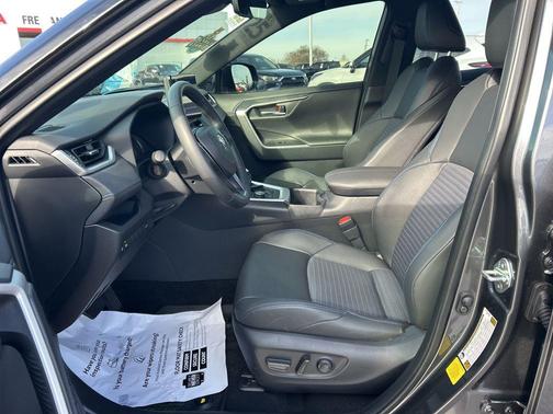 2025 Toyota RAV4 Hybrid SE