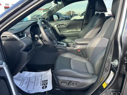 2025 Toyota RAV4 Hybrid SE