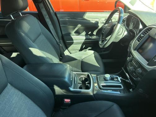 2021 Chrysler 300 Touring