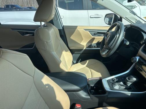 2024 Toyota RAV4 Hybrid SE