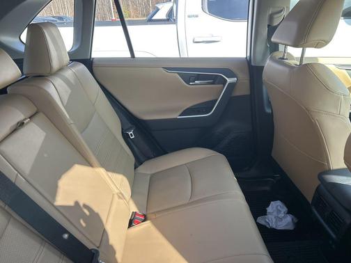 2024 Toyota RAV4 Hybrid SE