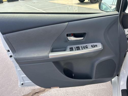 Blizzard Pearl 2013 Toyota Prius v Three