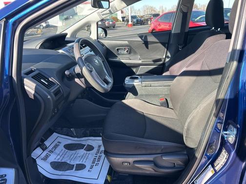 2017 Toyota Prius v Three