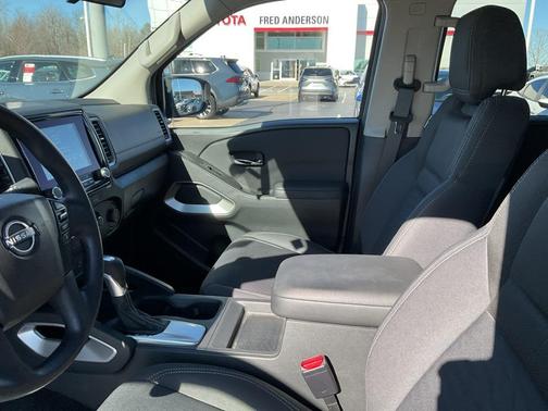 2024 Nissan Frontier SV