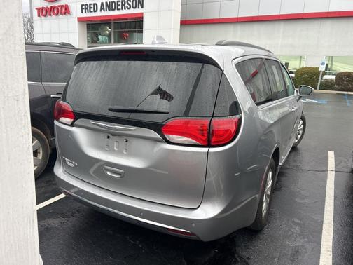 2017 Chrysler Pacifica Touring-L