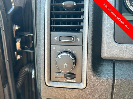 Brilliant Black Crystal Pearlcoat 2019 RAM 1500 Express