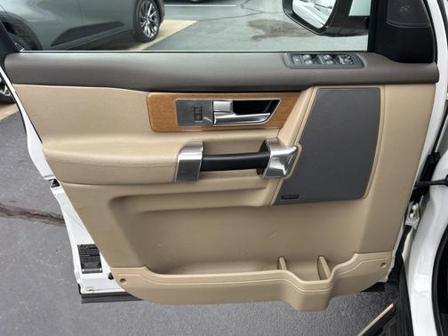 2016 Land Rover LR4 Base