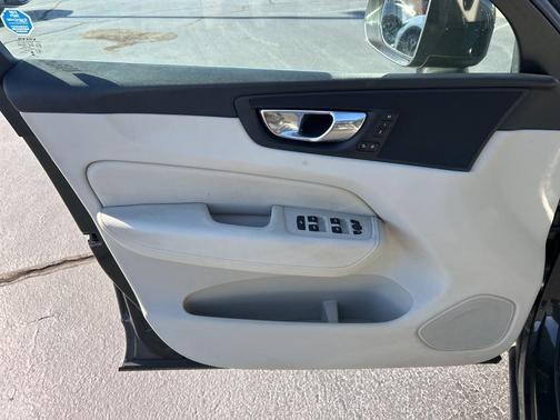 2018 Volvo XC60 T5 Momentum