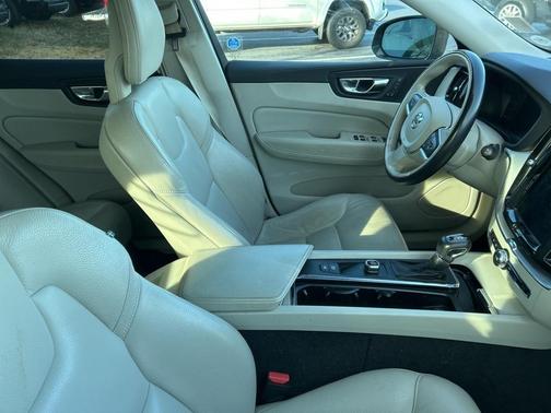 2018 Volvo XC60 T5 Momentum