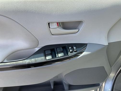 2013 Toyota Sienna LE