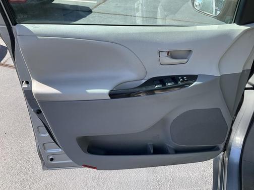 2013 Toyota Sienna LE