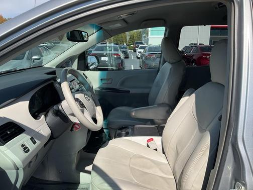 2013 Toyota Sienna LE