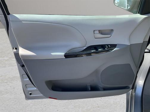 2013 Toyota Sienna LE