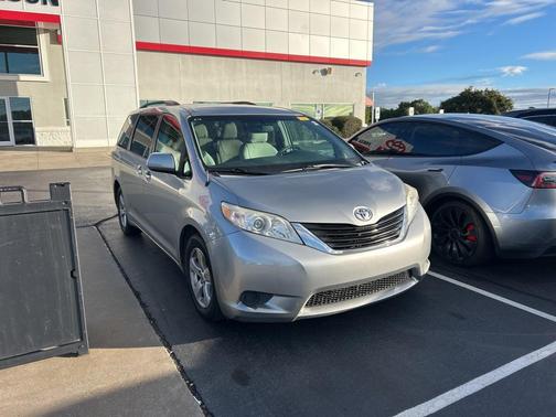2013 Toyota Sienna LE