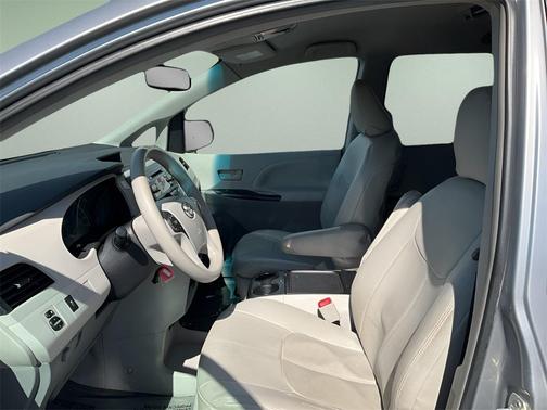 2013 Toyota Sienna LE