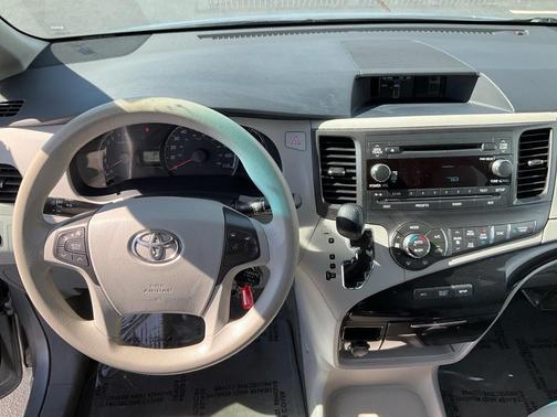 2013 Toyota Sienna LE