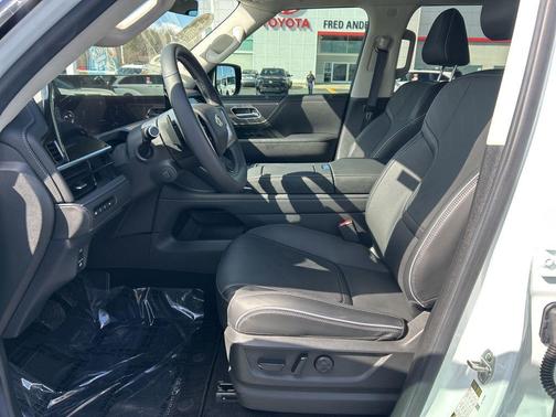 2025 INFINITI QX80 Luxe