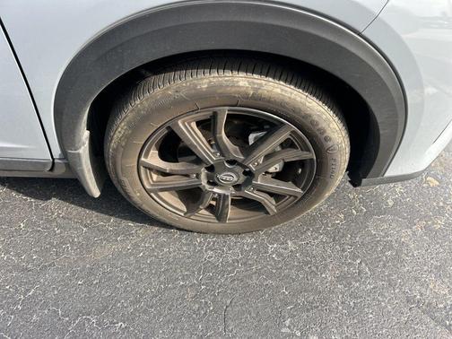 Boulder Gray Pearl 2024 Nissan Kicks SR