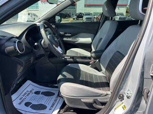 Boulder Gray Pearl 2024 Nissan Kicks SR