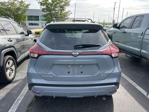 Boulder Gray Pearl 2024 Nissan Kicks SR