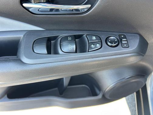 Boulder Gray Pearl 2024 Nissan Kicks SR