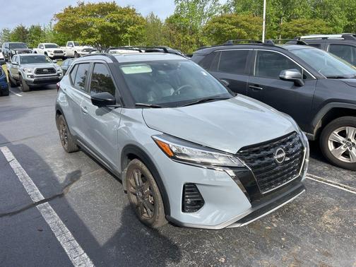 Boulder Gray Pearl 2024 Nissan Kicks SR