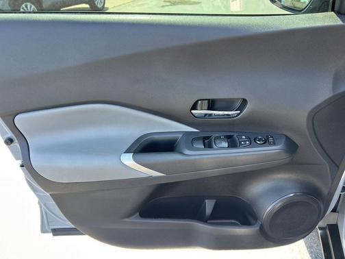 Boulder Gray Pearl 2024 Nissan Kicks SR