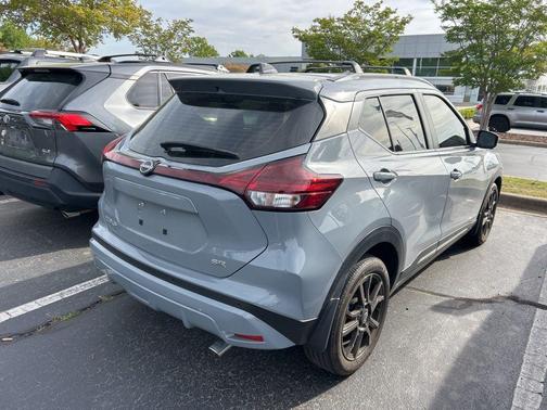 Boulder Gray Pearl 2024 Nissan Kicks SR