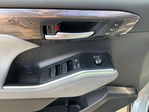 2025 Toyota Highlander Limited