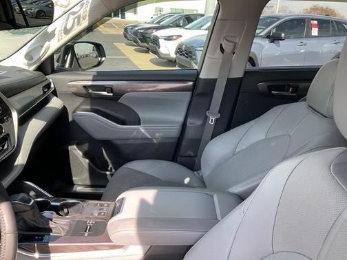 2025 Toyota Highlander Limited