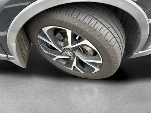 2018 Toyota C-HR XLE Premium
