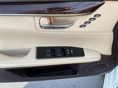 2016 Lexus ES 350 Base