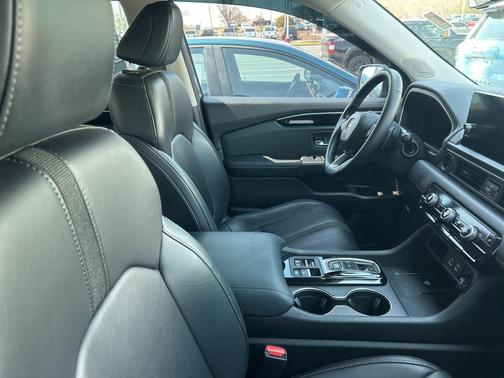 Modern Steel Metallic 2024 Honda Pilot Touring 8-Passenger