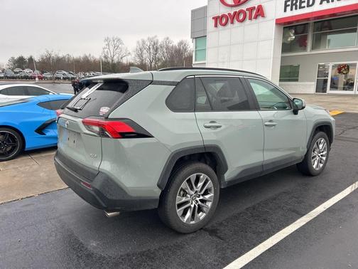 2022 Toyota RAV4 XLE Premium