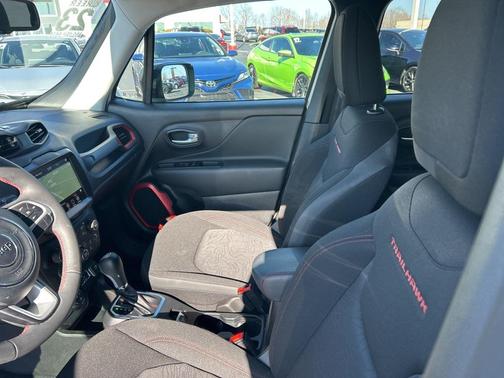 2023 Jeep Renegade Trailhawk