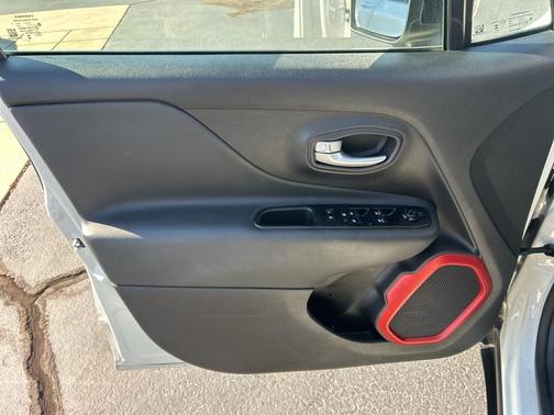 2023 Jeep Renegade Trailhawk