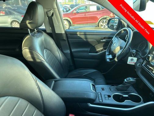 Magnetic Gray Metallic 2020 Toyota Highlander XLE